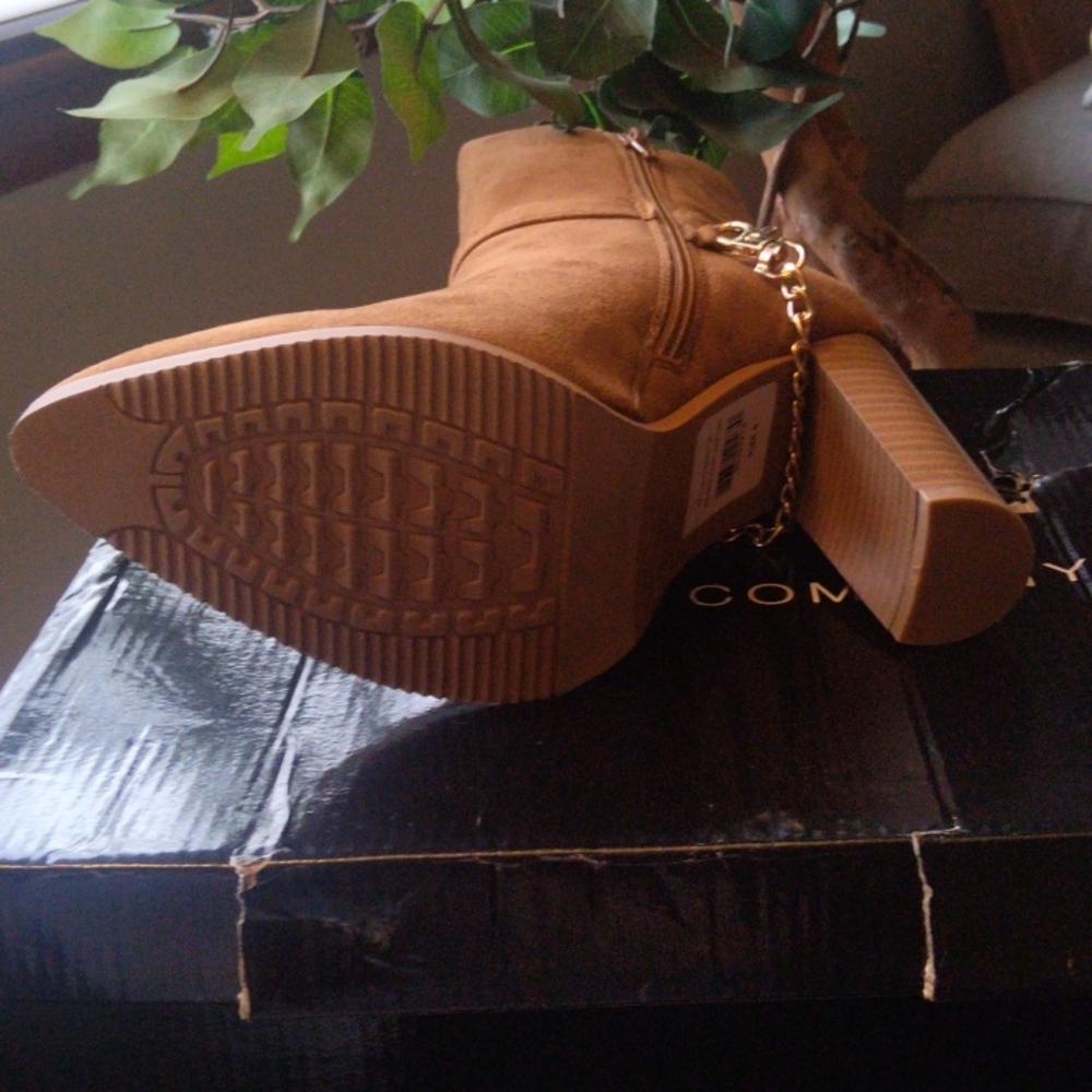 Shoes - Picture 3 of 4